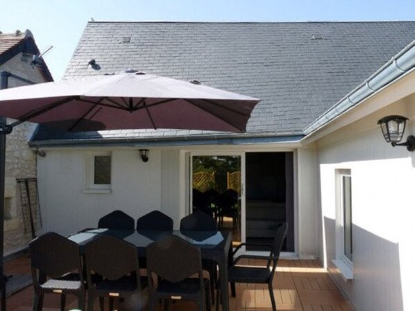 Outdoor dining - Gîte *** L'Aérostier 5 p, bright and comfortable (Saint-Georges-sur-Cher)