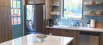 Updated Mid-Century beach house --10 minute walk to the beach