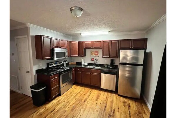 Refrigerador, microondas, horno, placa de cocina