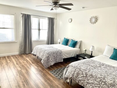 Comfy, Clean & Spacious w/2 TVs, parking, laundry