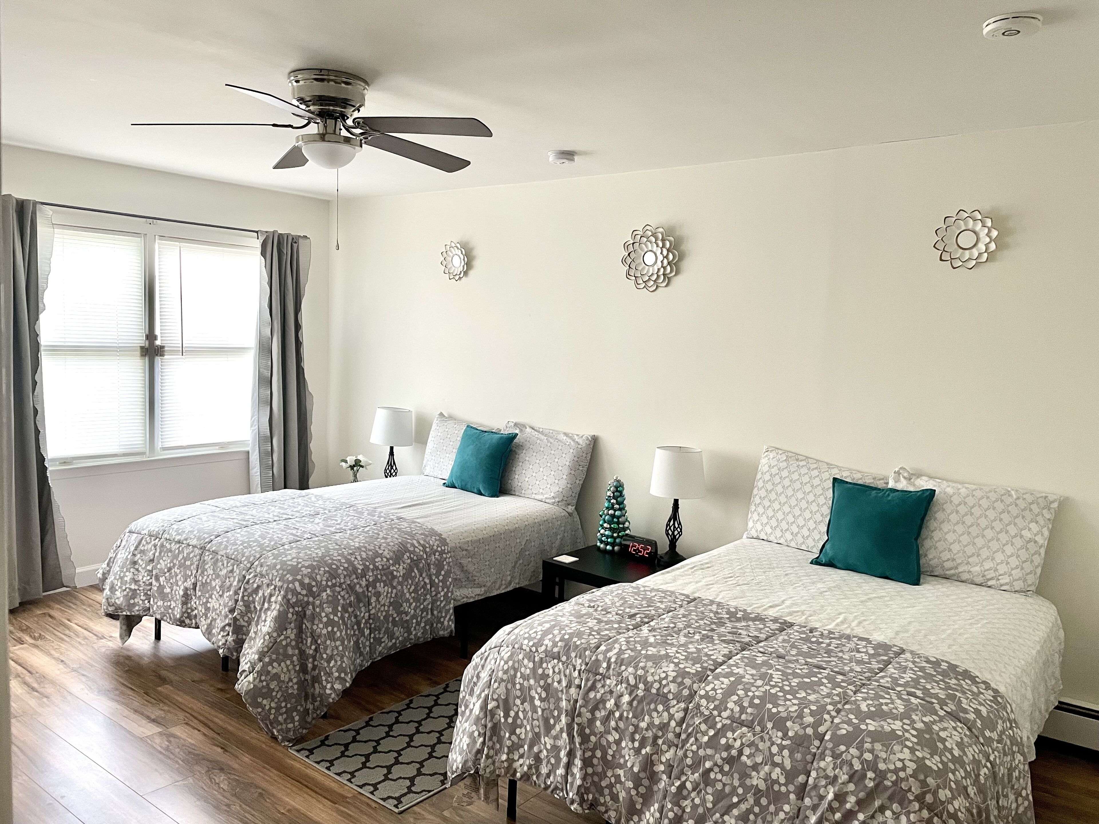 2 bedrooms, desk, iron/ironing board, WiFi