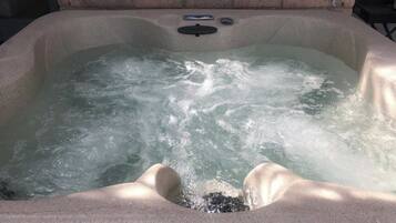 Bañera de hidromasaje exterior