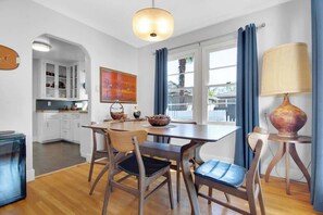 Dining - MiDCENTURY MaNOR-Hot Tub & 5 Blocks to Town Center (Paso Robles)