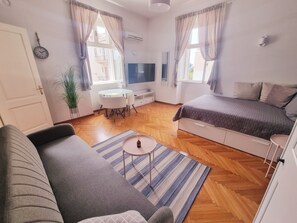 3 bedrooms, desk, iron/ironing board, free WiFi