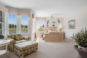 TV, books - Bear Trap Dunes - waterfront home with golf, pool, fitness room, & tennis (Ocean View)