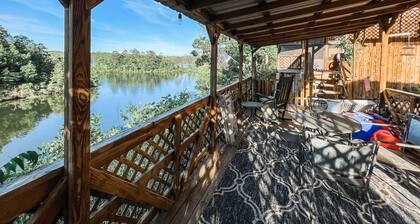 Get off-grid at lakefront Cabin at Sawmill Branch