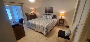 2 slaapkamers, een bureau, een strijkplank/strijkijzer, wifi