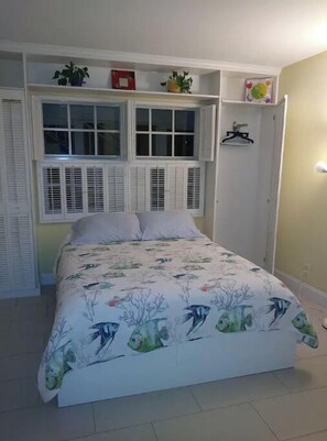 2 Schlafzimmer, Schreibtisch, Bügeleisen/Bügelbrett, WLAN