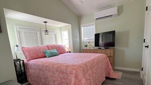 A bedroom with a bed, a television, and a ceiling fan. - Newly Renovated 1 Bed/1.5 Bath Mobile Home Near Ft. Myers Beach, Florida (Fort Myers)
