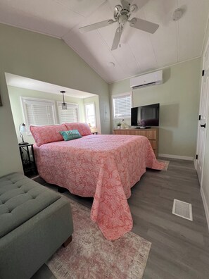 1 bedroom, iron/ironing board, free WiFi, bed sheets - Newly Renovated 1 Bed/1.5 Bath Mobile Home Near Ft. Myers Beach, Florida (Fort Myers)