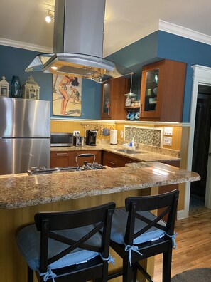 Fridge, microwave, oven, stovetop - Porch Suite Historic Downtown Stuart (Stuart)