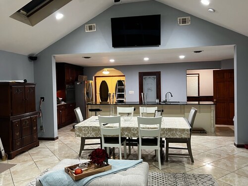 Relaxing family get away home! Just 30 min from beach and casinos.