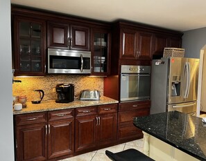 Fridge, microwave, oven, stovetop - Relaxing family get away home! Just 30 min from beach and casinos. (Egg Harbor City)
