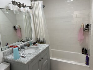 Bathtub, bidet