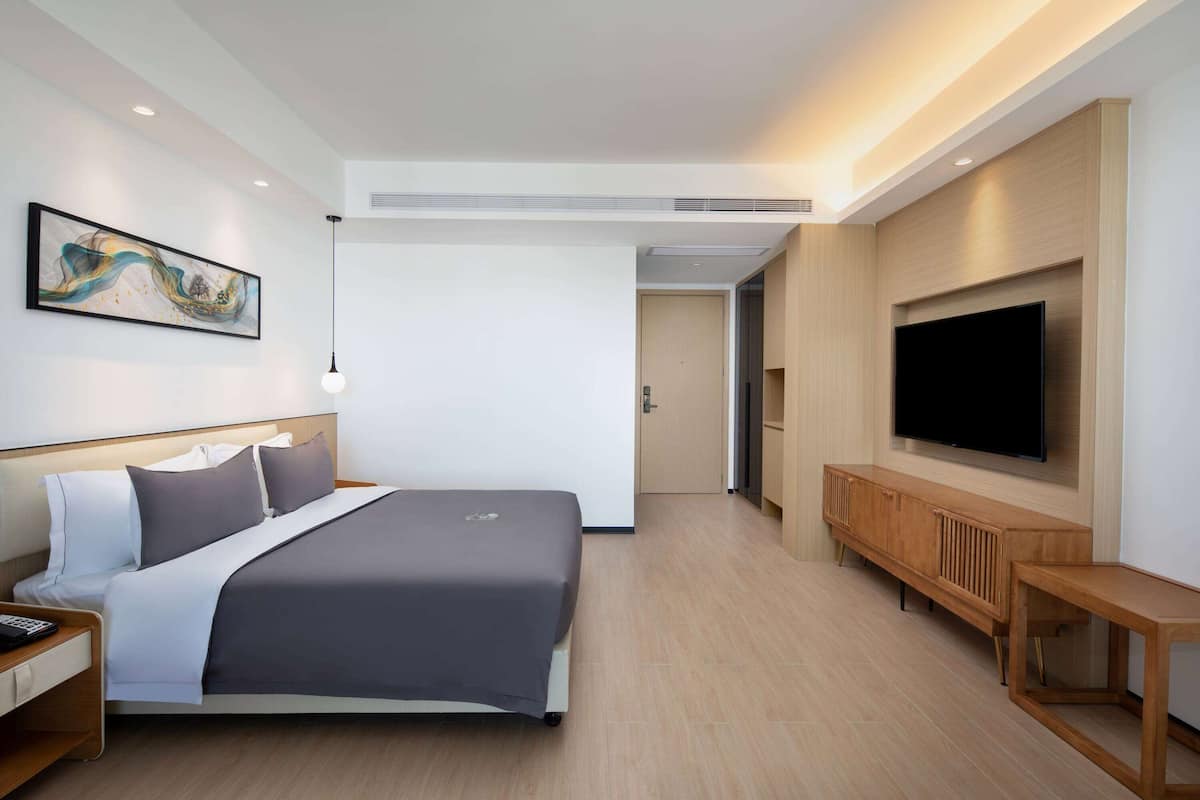 ห้องพัก, เตียงคิงไซส์ 1 เตียง, สูบบุหรี่ได้ | โต๊ะทำงาน, Wi-Fi ฟรี, ผ้าปูที่นอน