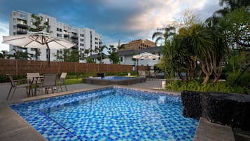 Seasonal outdoor pool