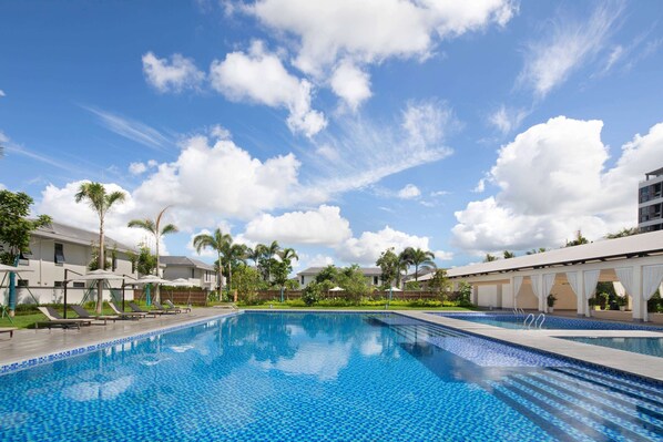 Seasonal outdoor pool