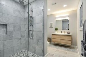 Combined shower/tub