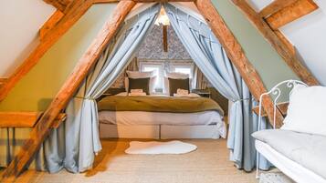 3 chambres, bureau, chambres insonorisées, fer et planche à repasser