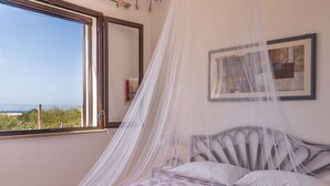 1 Schlafzimmer, Reisekinderbett, Bettwäsche