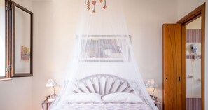 1 bedroom, travel cot, bed sheets