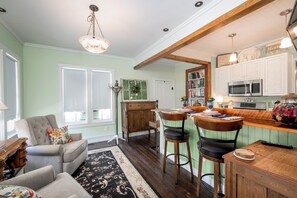 Interior - Charming 1-bedroom Pearl Cottage with WiFi in the historic Casey Jones Village (Jackson)