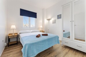 2 slaapkamers, een strijkplank/strijkijzer, gratis wifi, beddengoed
