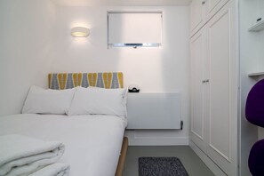 Desk, iron/ironing board, internet, bed sheets