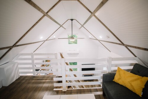 Modern Farmhouse Cottage on 250 Acre Farm Near Ark: No Cleaning Fee!