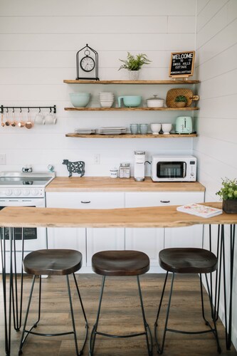 Modern Farmhouse Cottage on 250 Acre Farm Near Ark: No Cleaning Fee!