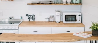 Modern Farmhouse Cottage on 250 Acre Farm Near Ark: No Cleaning Fee!