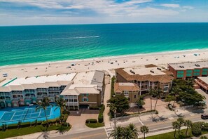 Beach nearby - Sunrise every morning, beautiful bay views! 2bd/ 2ba/ sleeps 6 - Beach toys (Bradenton Beach)