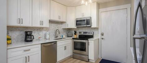 Fridge, microwave, stovetop, dishwasher