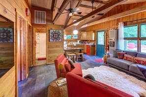 TV, fireplace, table tennis, stereo