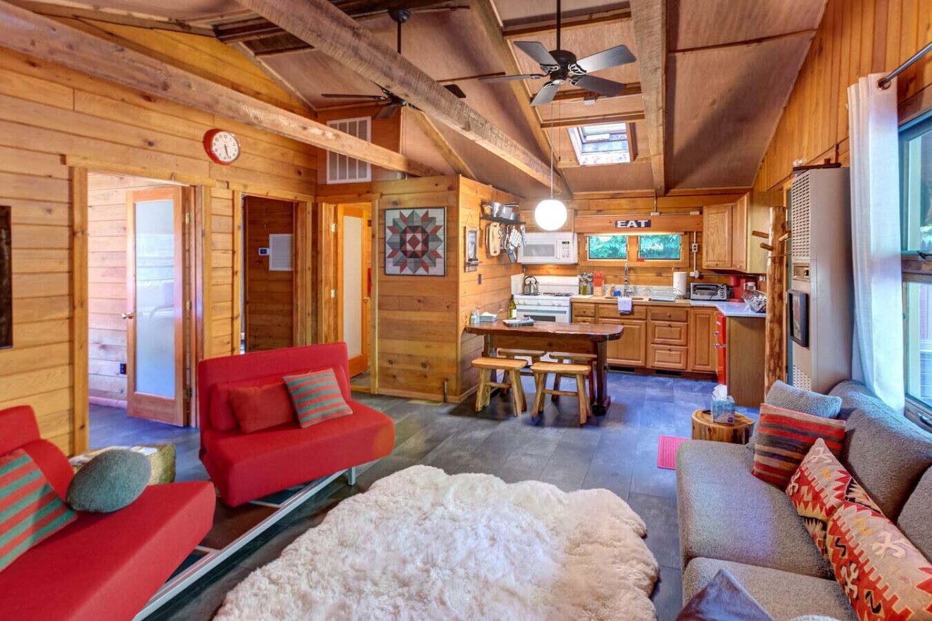 TV, fireplace, table tennis, stereo