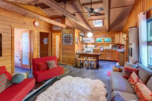TV, fireplace, ping pong, stereo