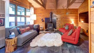 TV, fireplace, table tennis, stereo