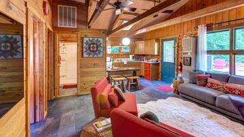 TV, fireplace, table tennis, stereo