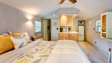 3 bedrooms, desk, iron/ironing board, WiFi