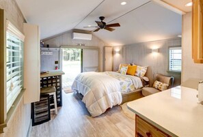 3 bedrooms, desk, iron/ironing board, WiFi