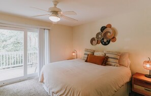 2 bedrooms, desk, iron/ironing board, free WiFi - 2BD-3BA-3BEDS in the PERFECT location in Ocean Springs! Britt's Creek Condo (Ocean Springs)