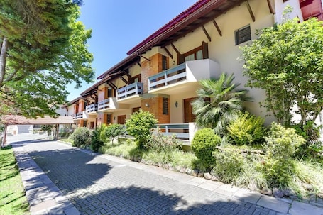 Exterior. Hotel Alpenhof