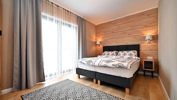 2 bedrooms, travel cot, free WiFi, bed sheets