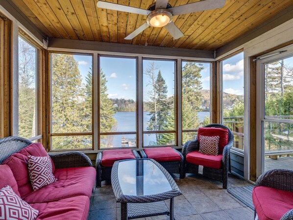 智能電視、壁爐、乒乓球設施