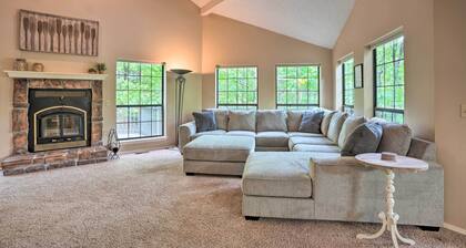 Beaver Lake Retreat w/ Deck & Private Hot Tub