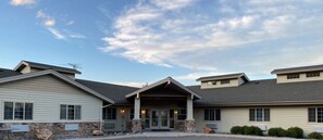 Front of property - Red Rock Lodge (Challis)
