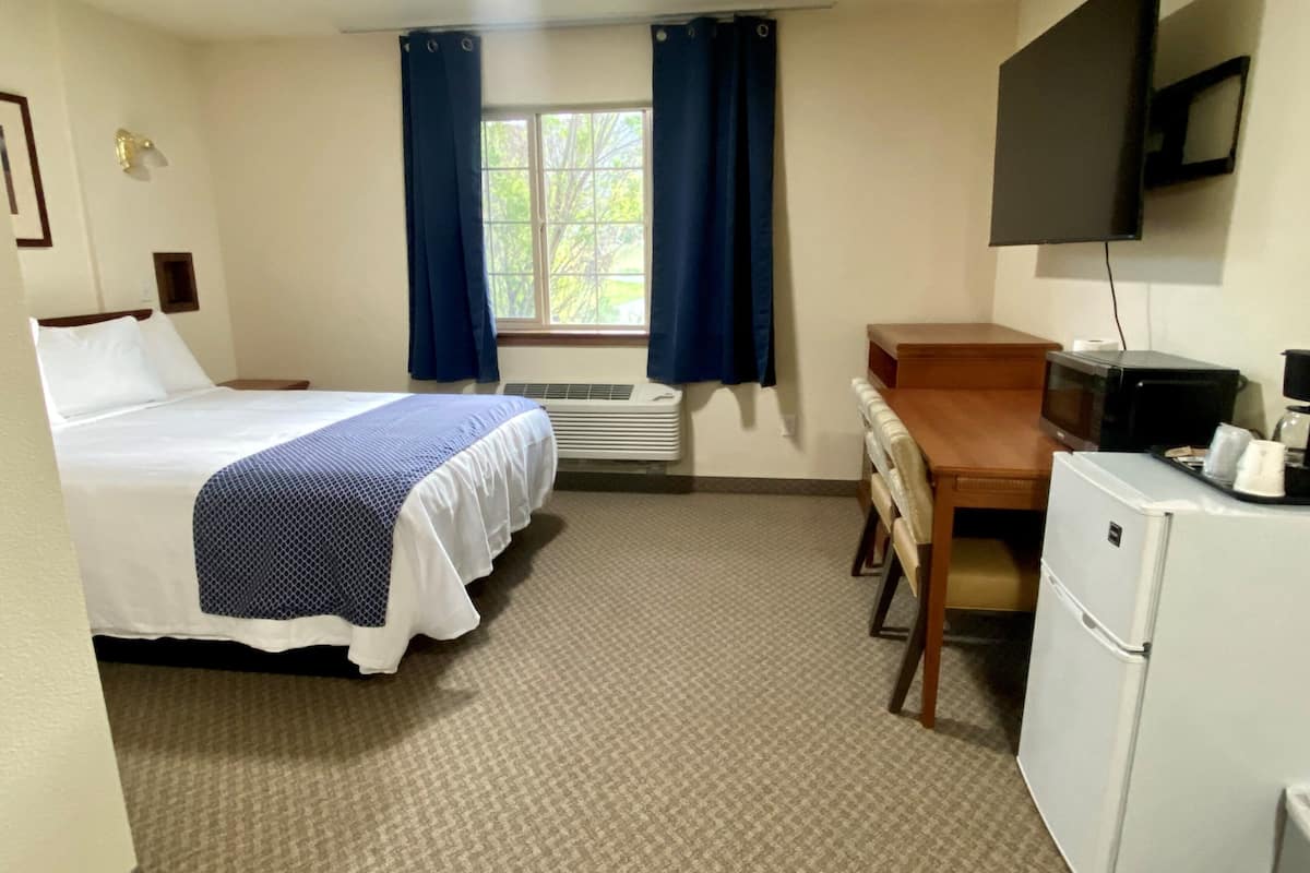 economy single room | laptop workspace, blackout curtains, free wifi, bed sheets