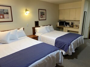 Standard Single Room | Laptop workspace, blackout curtains, free WiFi, bed sheets - Red Rock Lodge (Challis)