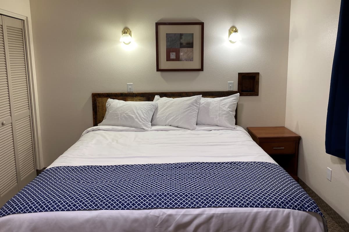 basic single room | laptop workspace, blackout curtains, free wifi, bed sheets