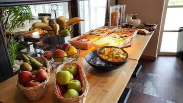 Dagelijks ontbijtbuffet (EUR 15 per persoon)